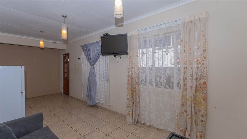 3 Bed House in Bezuidenhout Valley photo number 15