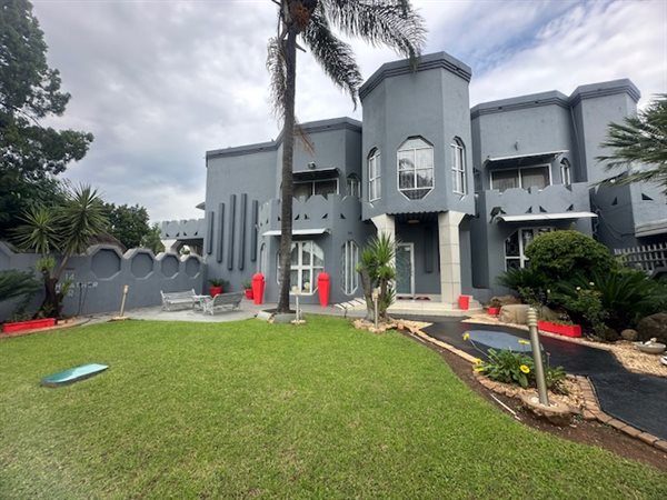5 Bedroom House 5 Bedroom House