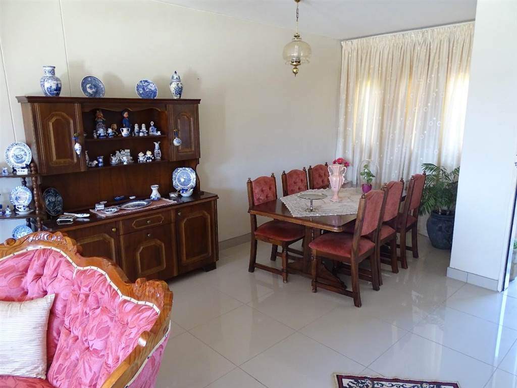 2 Bed Apartment in Potchefstroom Central photo number 8