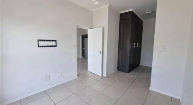 1 Bed Apartment in Modderfontein photo number 6