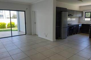 3 Bed Apartment in Bryanston East photo number 3