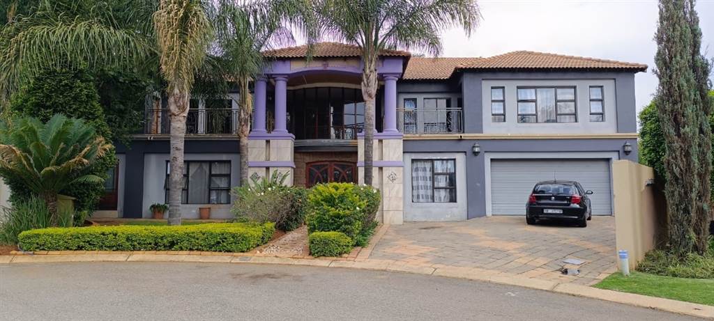 6 Bed House in Glen Marais photo number 2