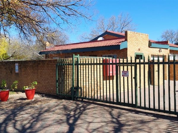 3 Bedroom Townhouse 3 Bedroom Townhouse