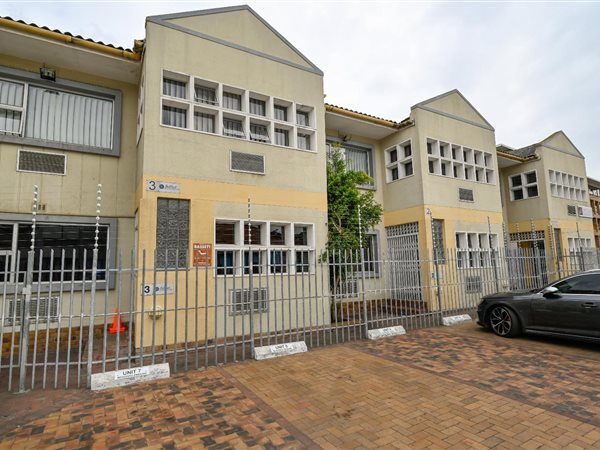 155  m² Commercial space in Bellville Central