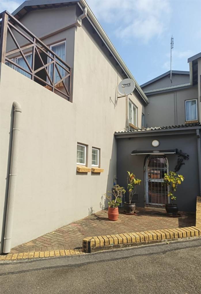 3 Bed Townhouse in Mtunzini photo number 3