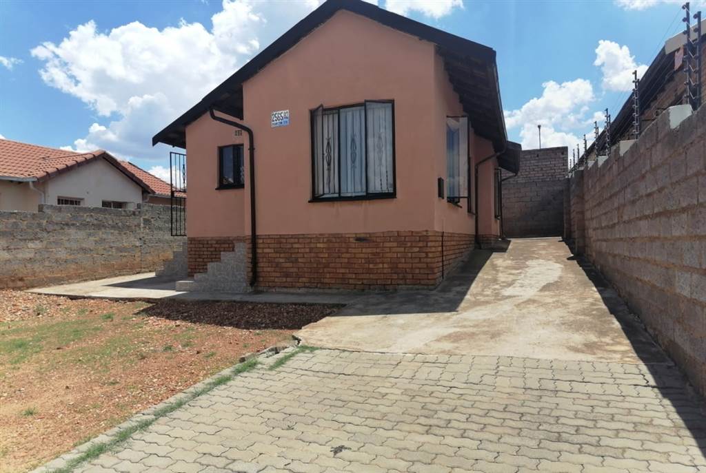 3 Bed House in Naturena photo number 1