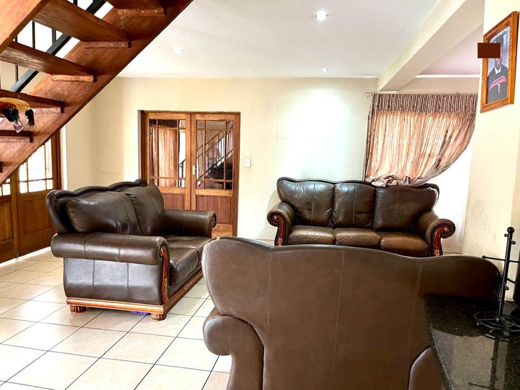 3 Bed House in Country View photo number 6