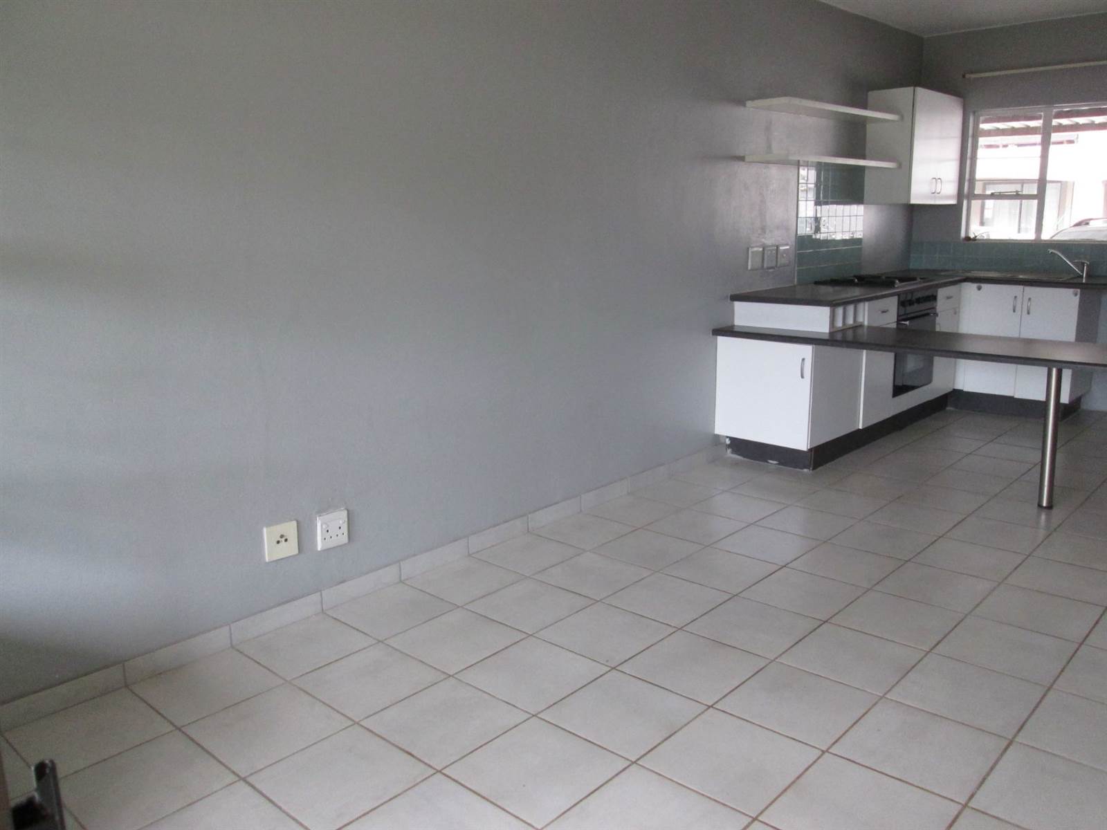 1 Bed Townhouse in Brenthurst photo number 3