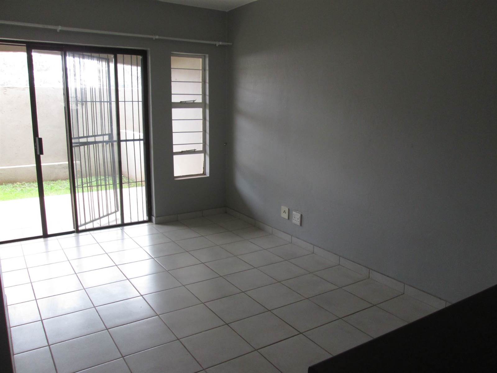 1 Bed Townhouse in Brenthurst photo number 4