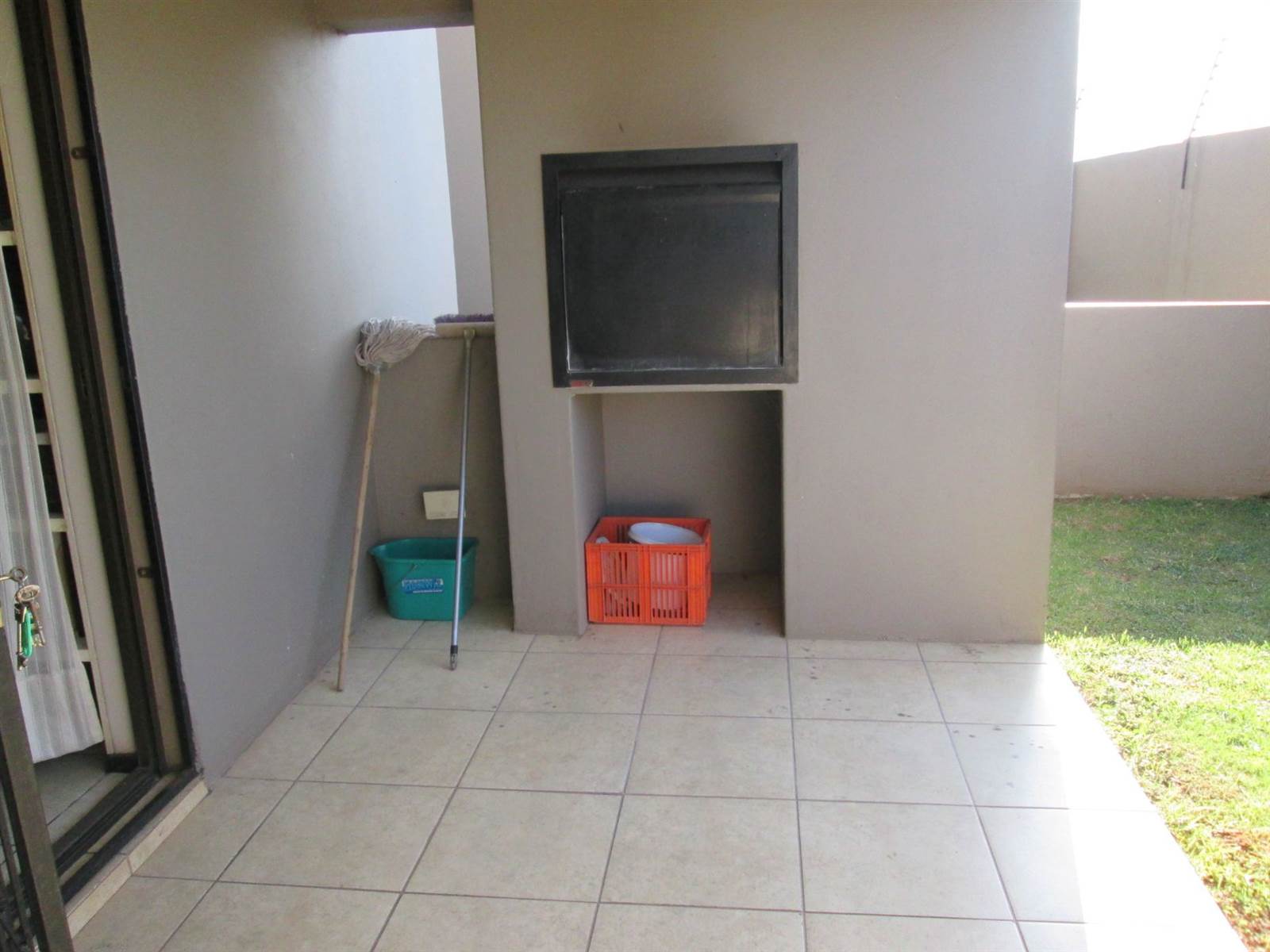1 Bed Townhouse in Brenthurst photo number 6