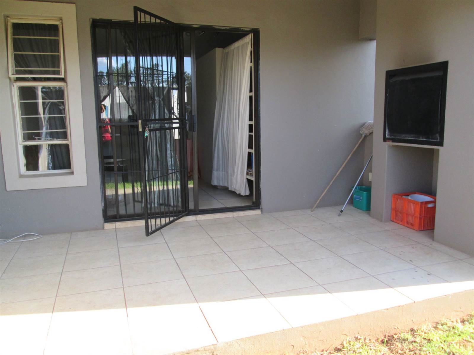 1 Bed Townhouse in Brenthurst photo number 5
