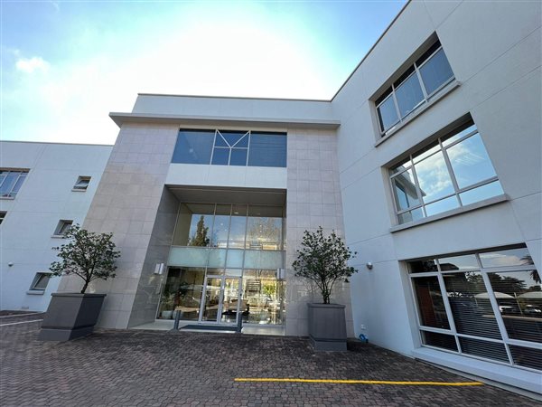 409  m² Commercial space