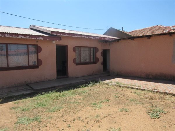 2 Bed House in Lethlabile