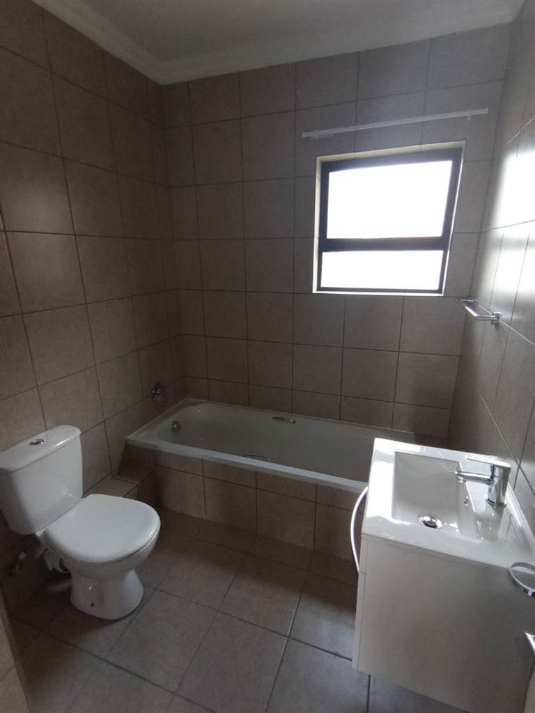 2 Bed Apartment in Terenure photo number 11