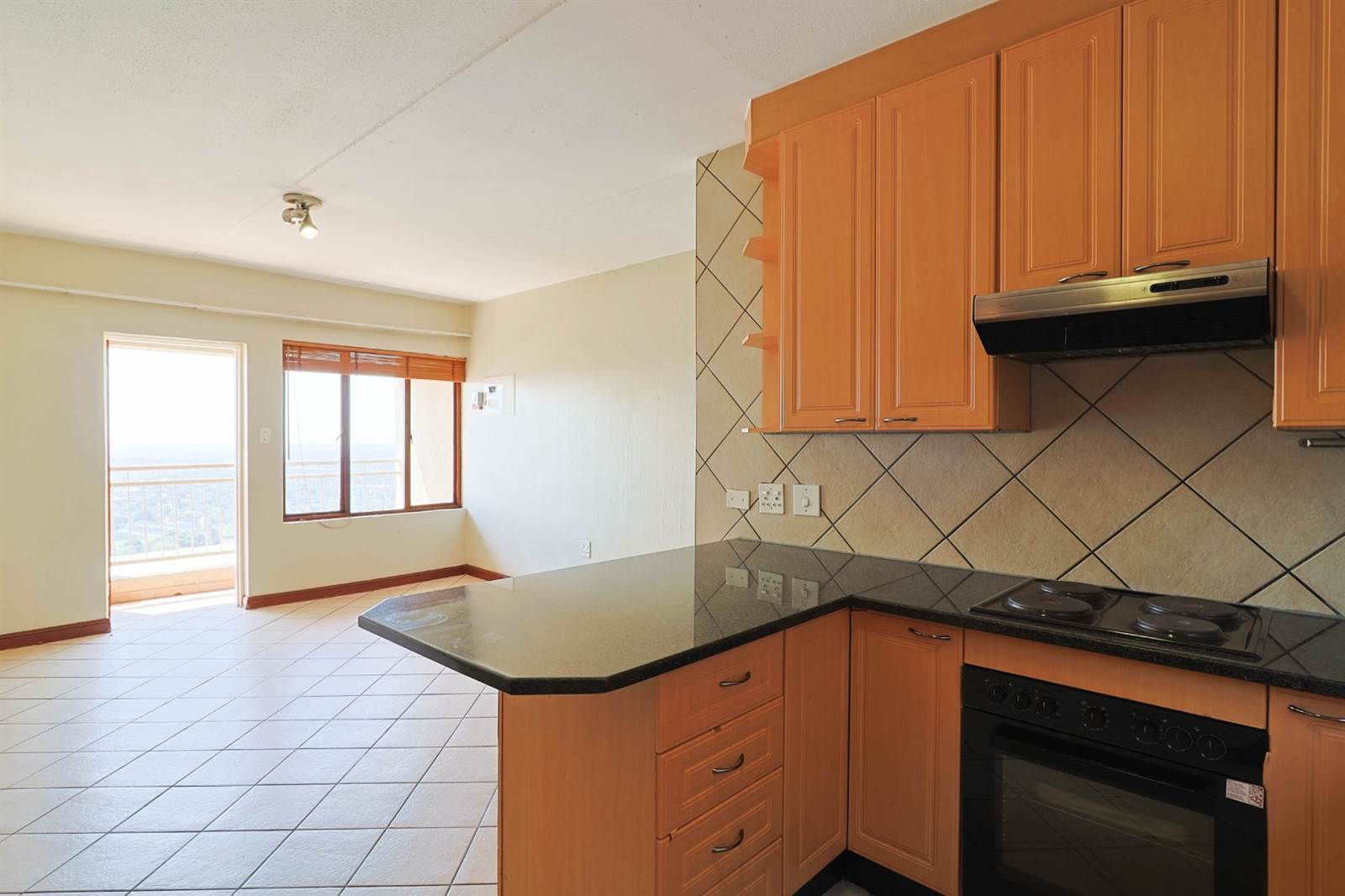 3 Bed Apartment in Constantia Kloof photo number 11