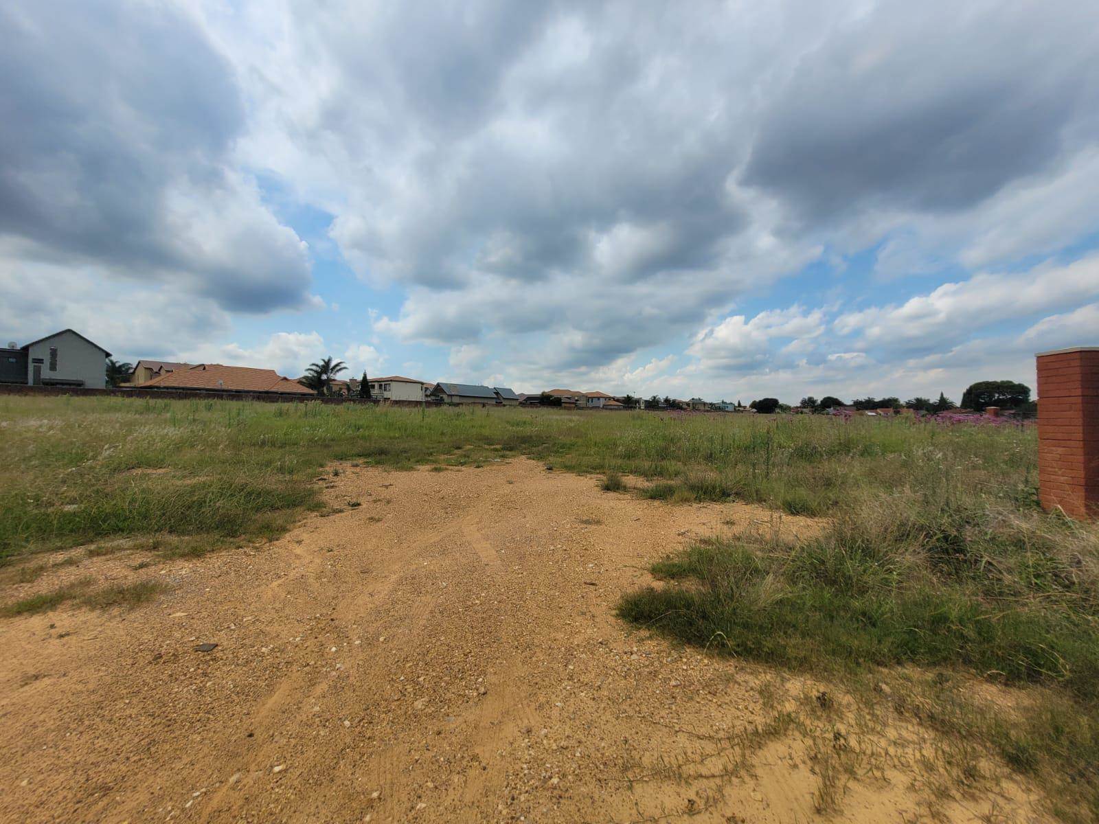 4037 m² Land available in Glen Marais photo number 5