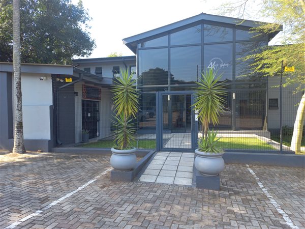 100  m² Commercial space in West Acres