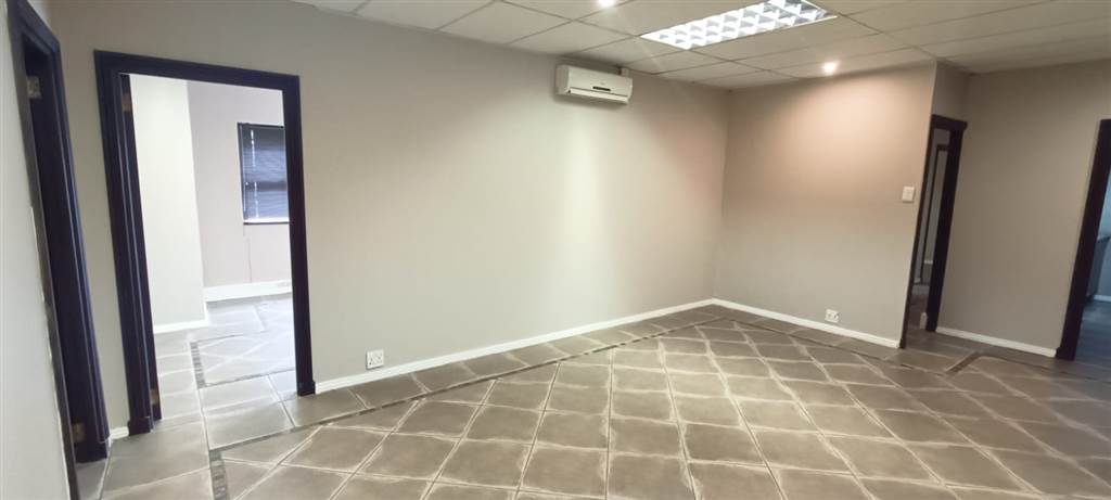 158  m² Commercial space in Silver Lakes photo number 9