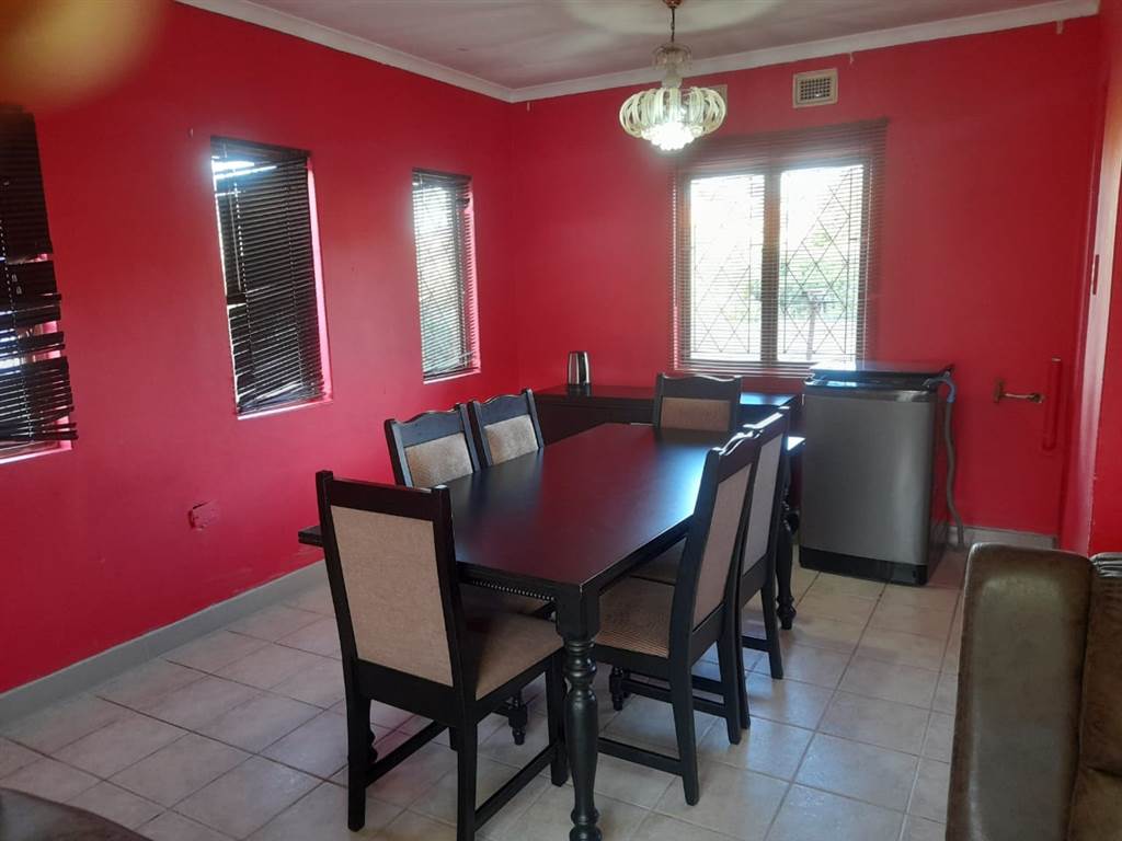 3 Bed House in Umlazi photo number 8