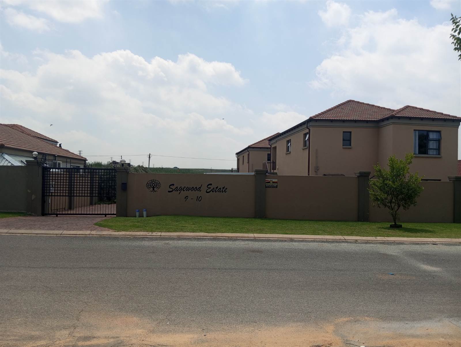 2 Bed Apartment in Sunward Park photo number 13