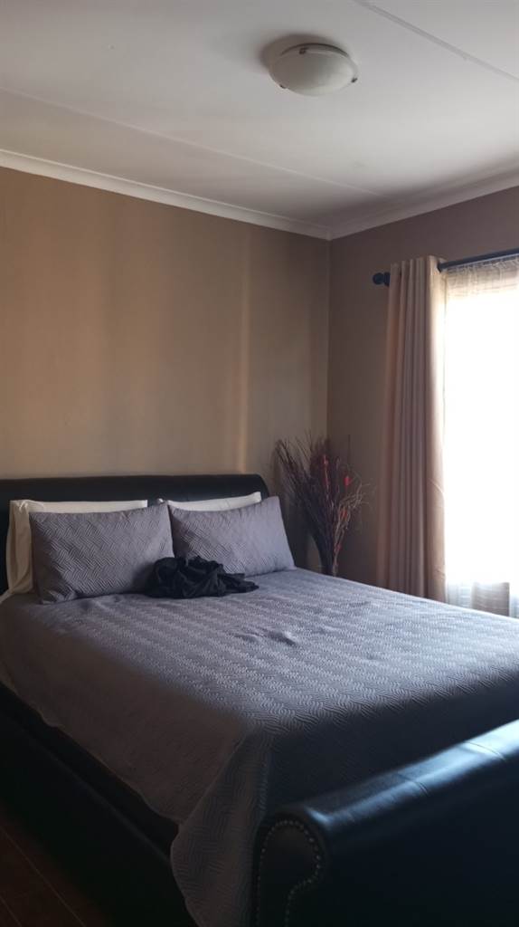 2 Bed Apartment in Sunward Park photo number 7
