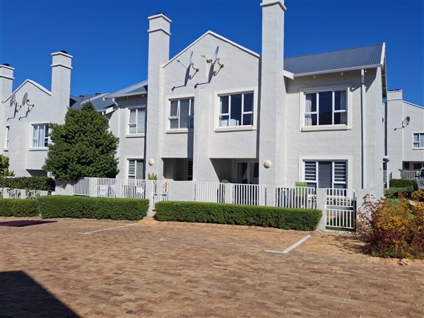 3 Bedroom Townhouse 3 Bedroom Townhouse