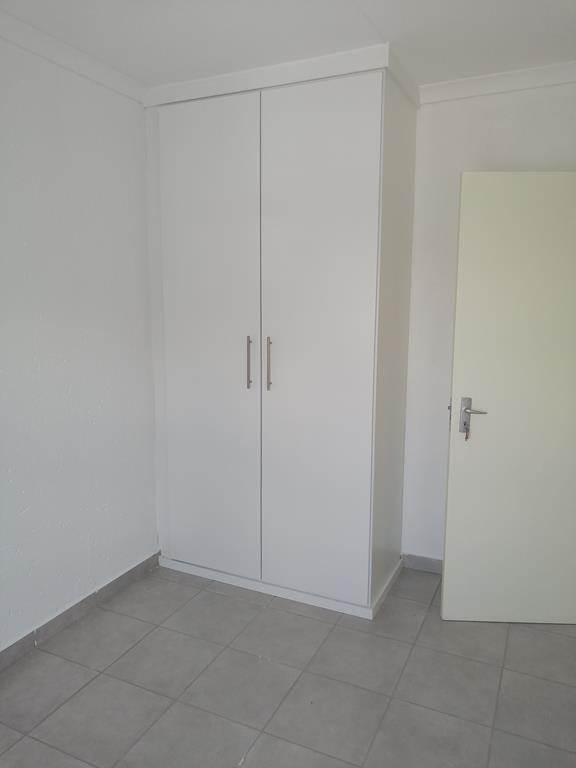 3 Bed Apartment in Witpoortjie photo number 15