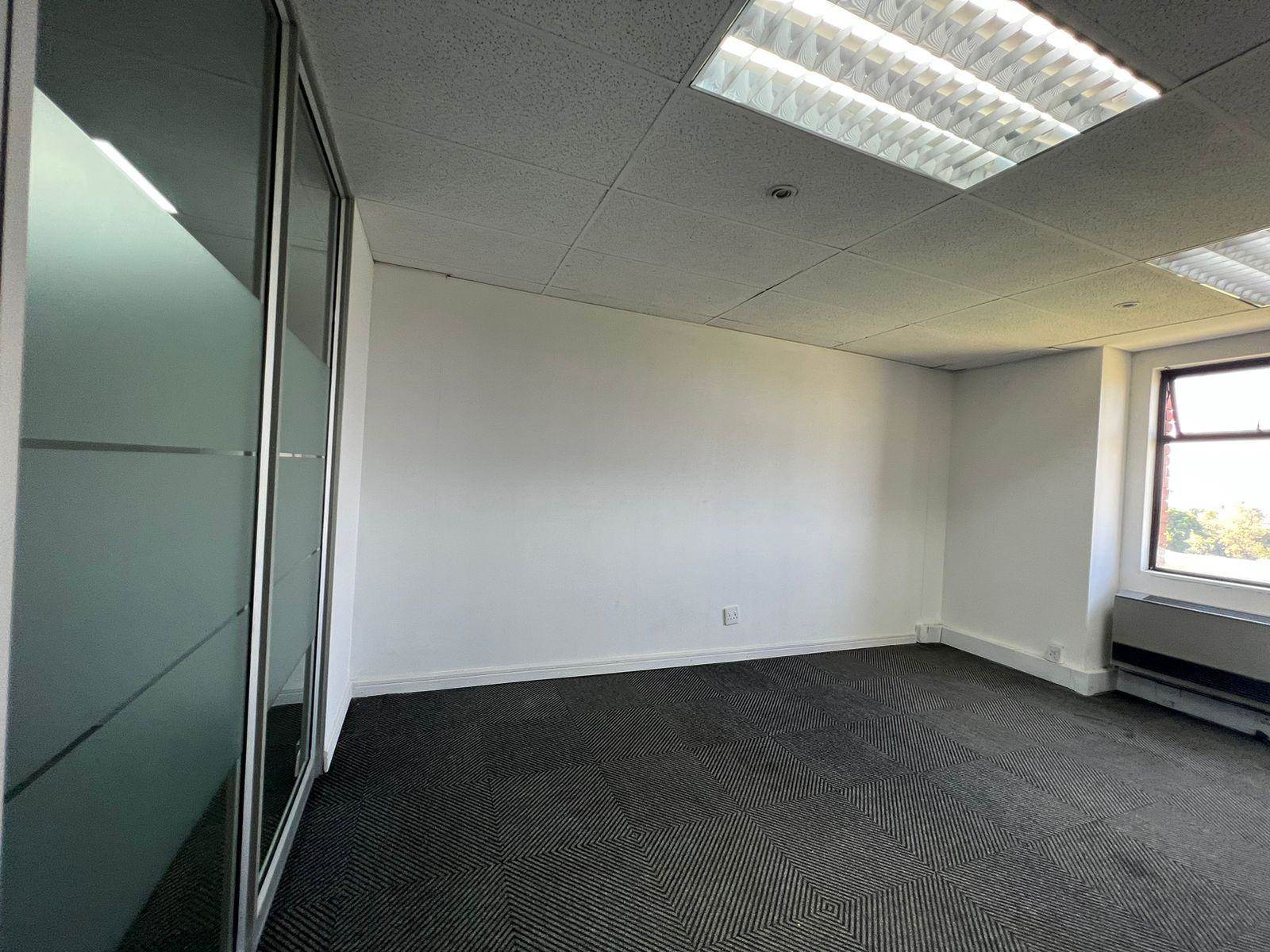 24  m² Commercial space in Woodmead photo number 10