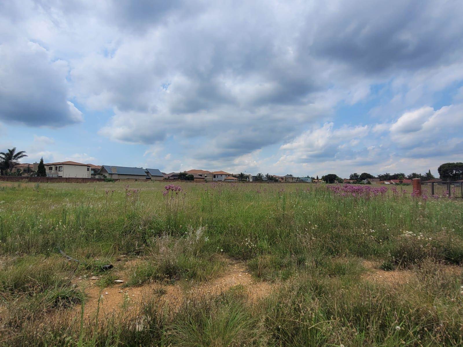 2713 m² Land available in Glen Marais photo number 6