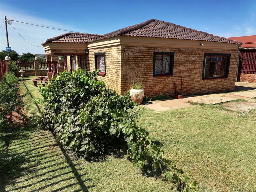 2 Bed House in Ikageng photo number 5
