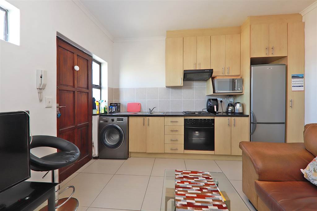 1 Bed Apartment in Blouberg Sands photo number 6