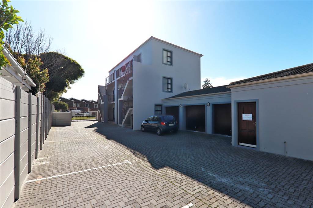 1 Bed Apartment in Blouberg Sands photo number 22