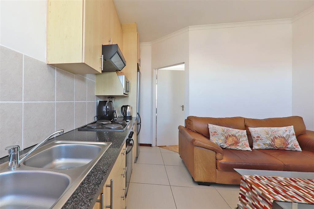 1 Bed Apartment in Blouberg Sands photo number 11