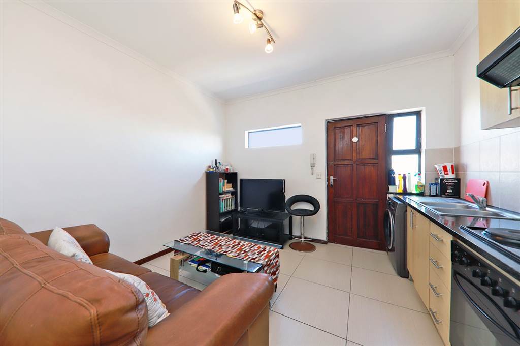 1 Bed Apartment in Blouberg Sands photo number 5