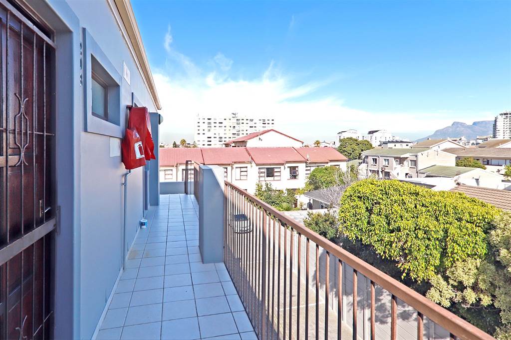 1 Bed Apartment in Blouberg Sands photo number 1