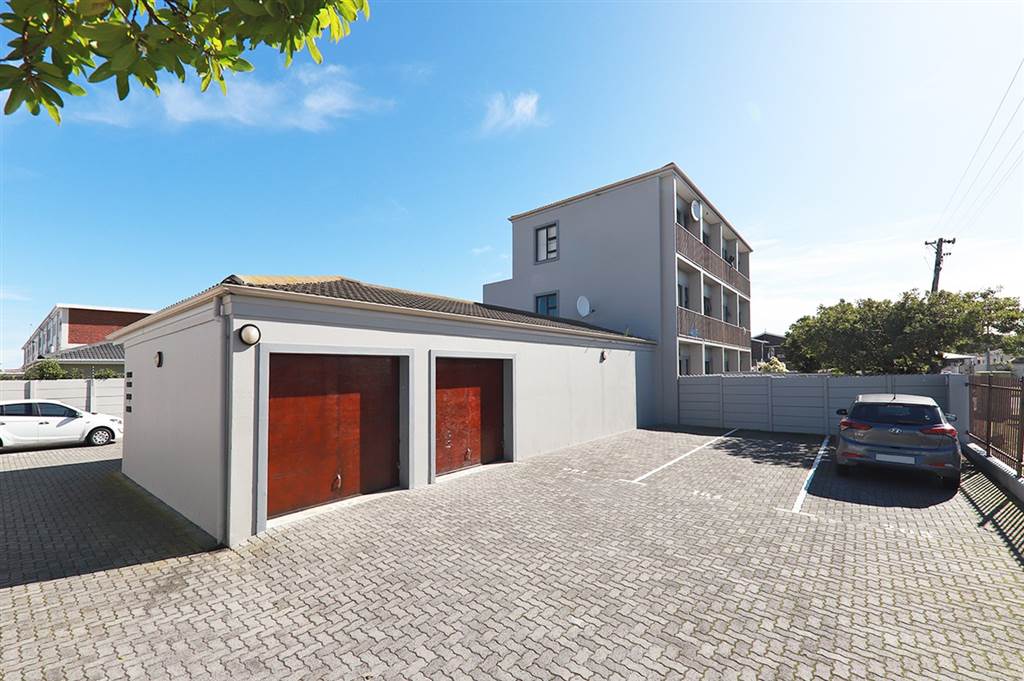 1 Bed Apartment in Blouberg Sands photo number 23