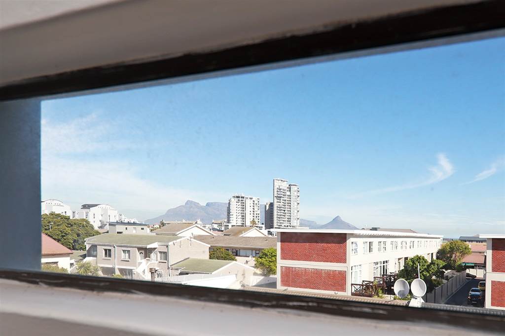 1 Bed Apartment in Blouberg Sands photo number 2