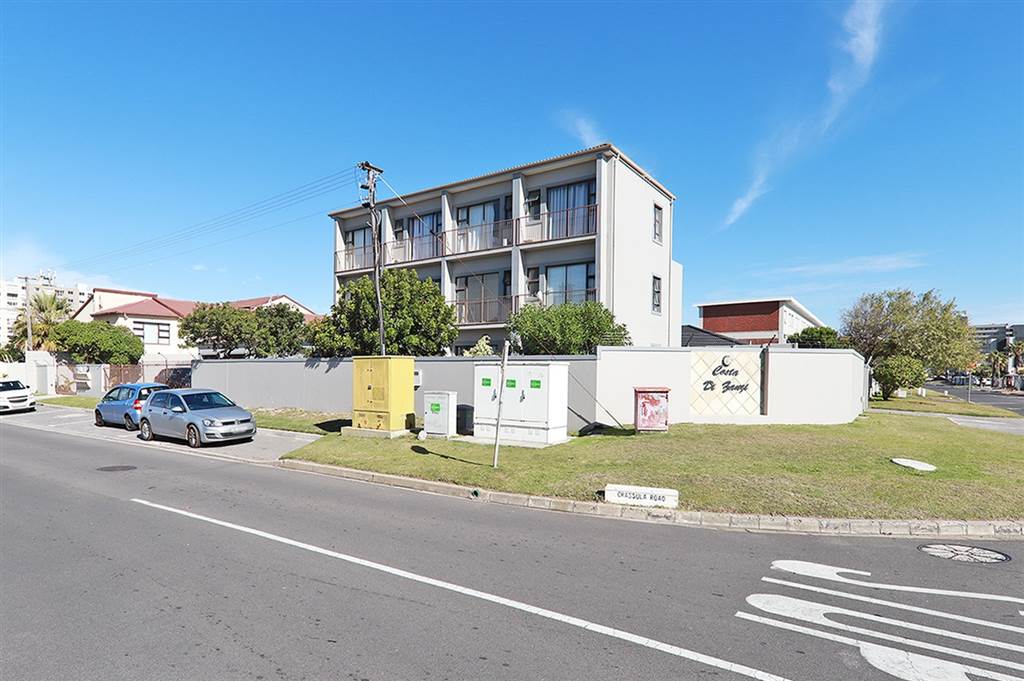 1 Bed Apartment in Blouberg Sands photo number 25