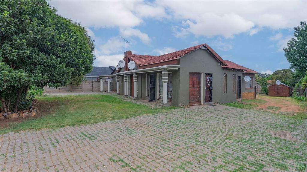 House in Kempton Park Central photo number 1