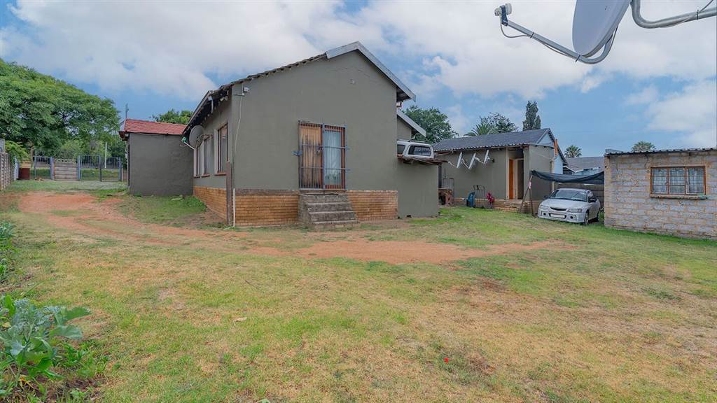 House in Kempton Park Central photo number 4