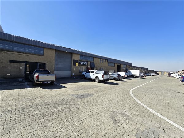 448 m² Industrial space 448 m² Industrial space