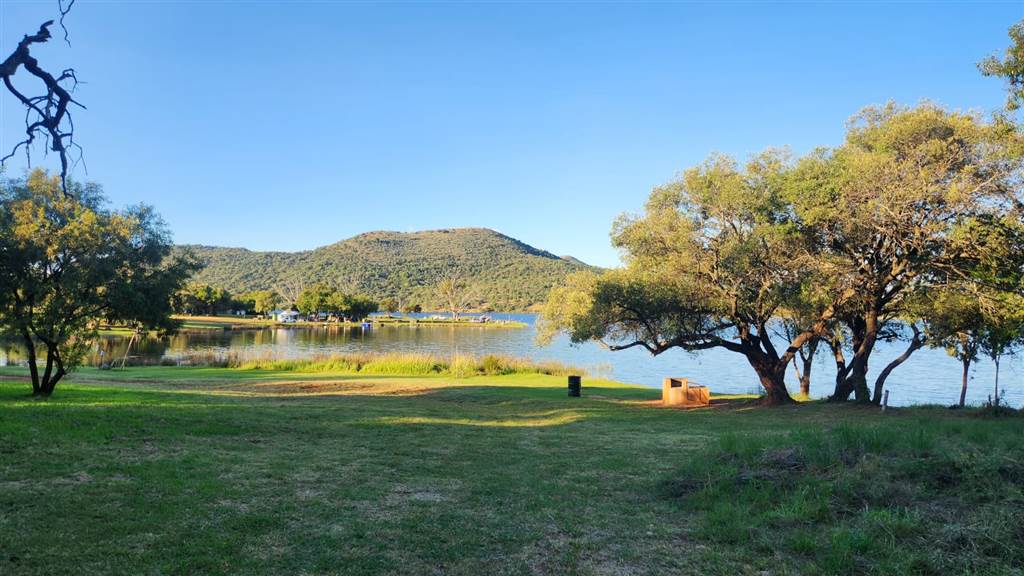 1067 m² Land available in Buffelspoort photo number 2