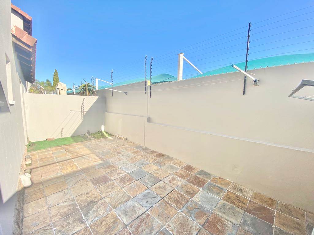 2 Bed Townhouse in Sunninghill photo number 16