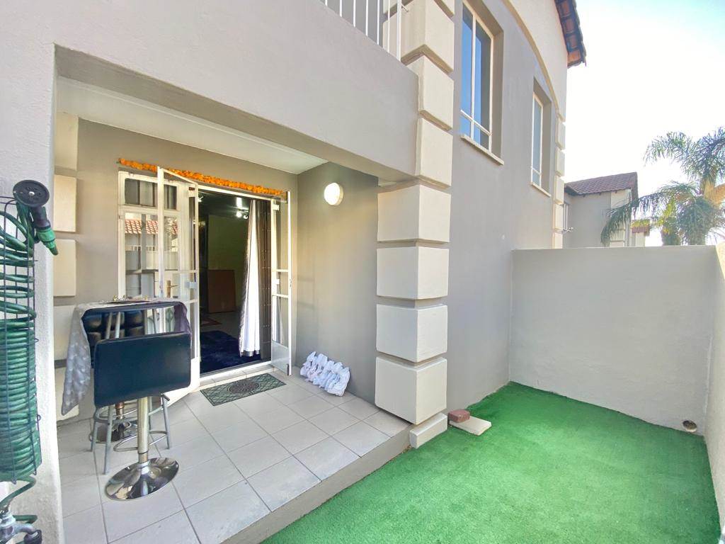 2 Bed Townhouse in Sunninghill photo number 2