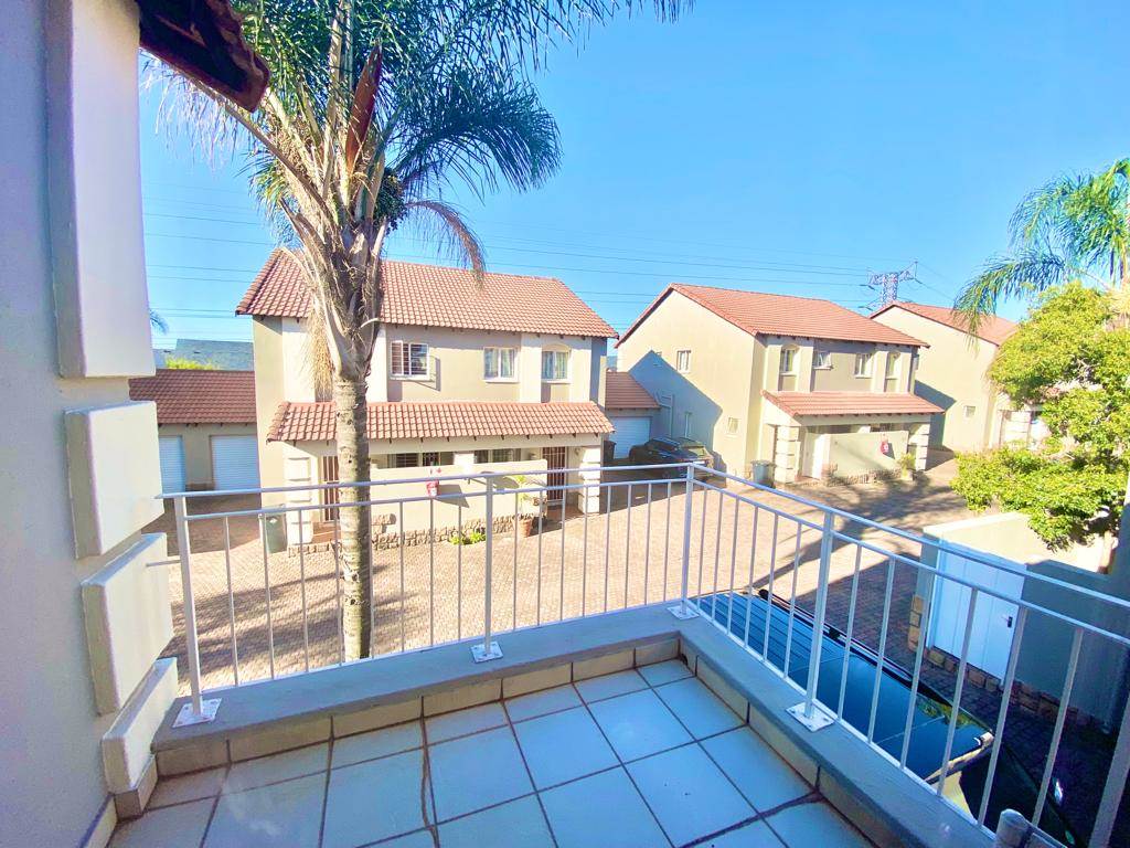2 Bed Townhouse in Sunninghill photo number 23