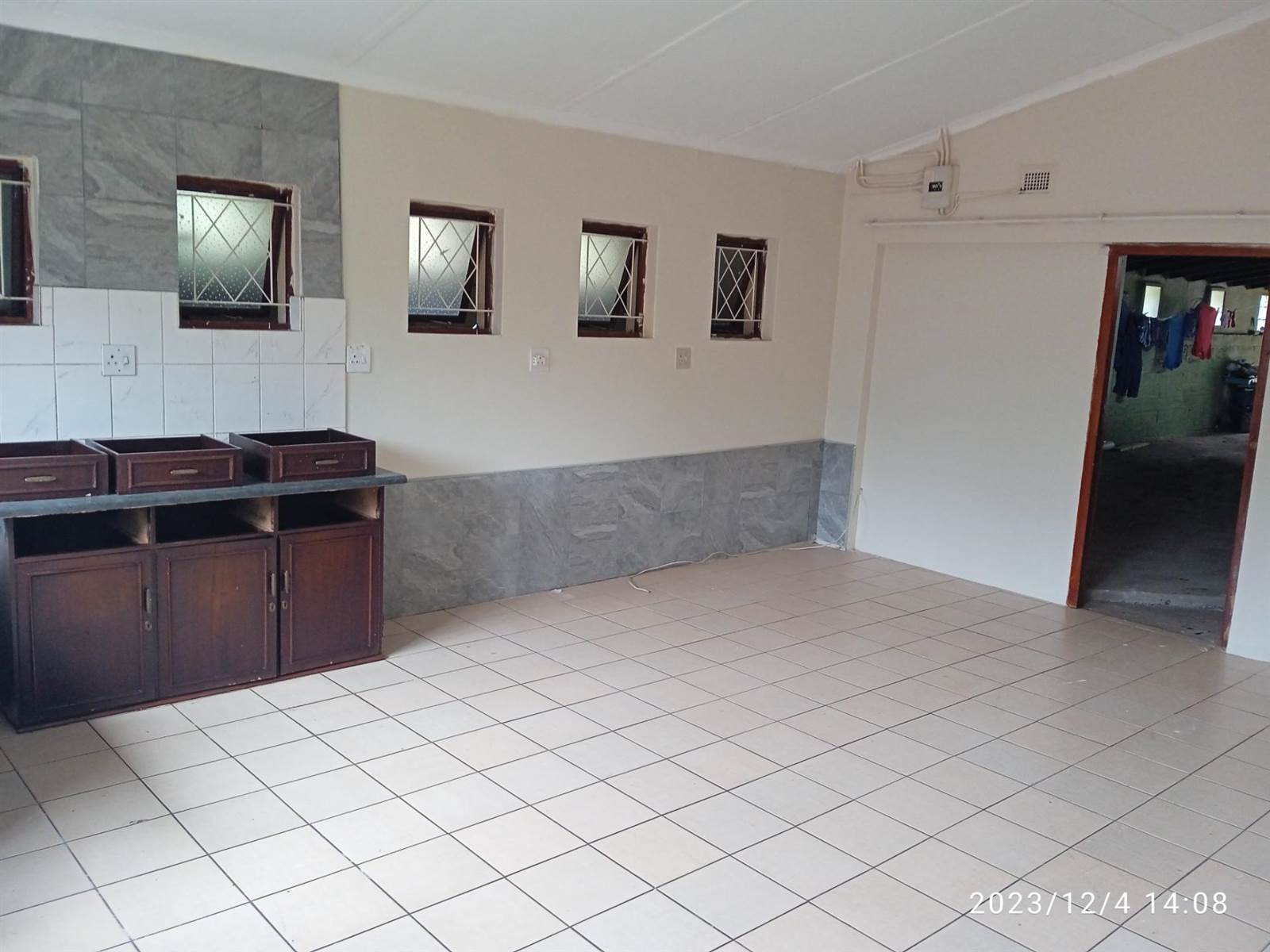 2 Bed Apartment in Umtentweni photo number 2