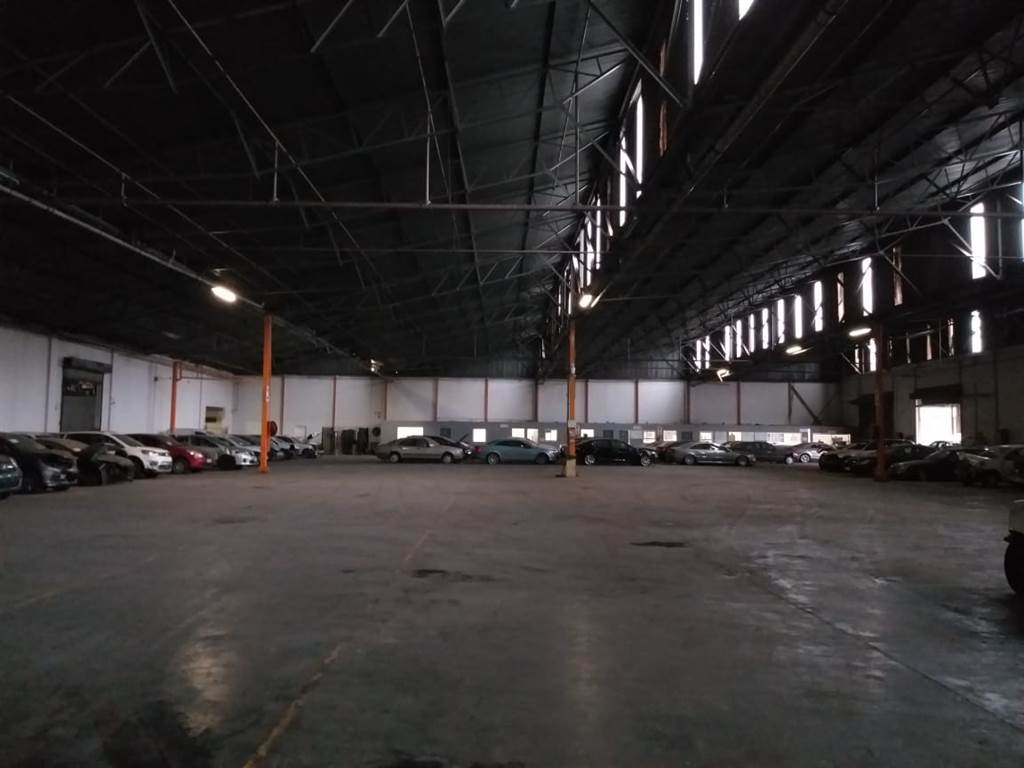 9550  m² Industrial space in Industria photo number 13