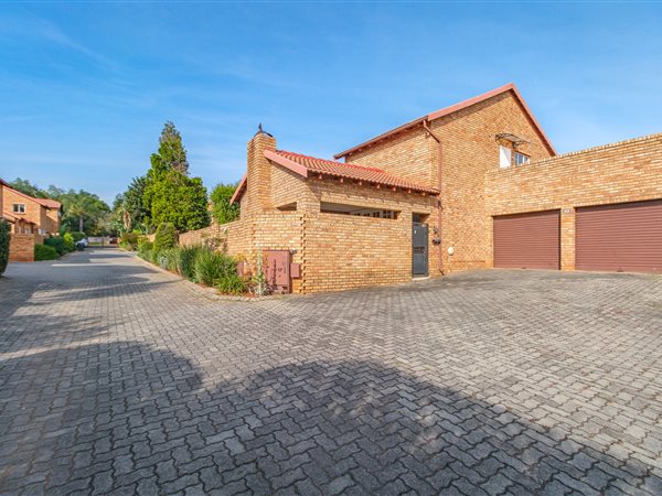 3 Bedroom Townhouse 3 Bedroom Townhouse