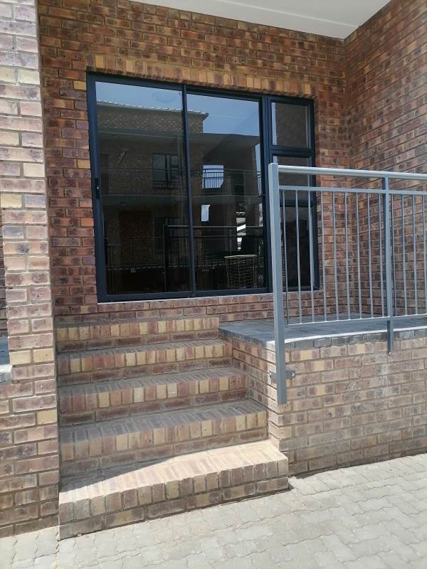3 Bed Apartment in Witbank Central photo number 12