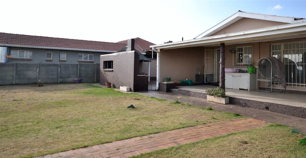 3 Bed House in Roodepoort Central photo number 29